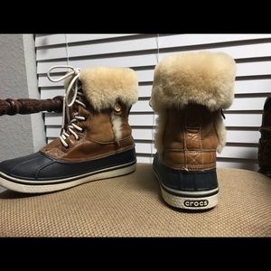 Like new LIGHTWEIGHT duck-Sherpa winter crocs!